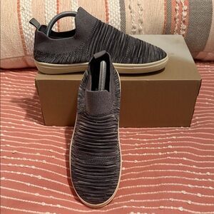 Time and Tru Charcoal Slip-On Sneakers Women’s 8